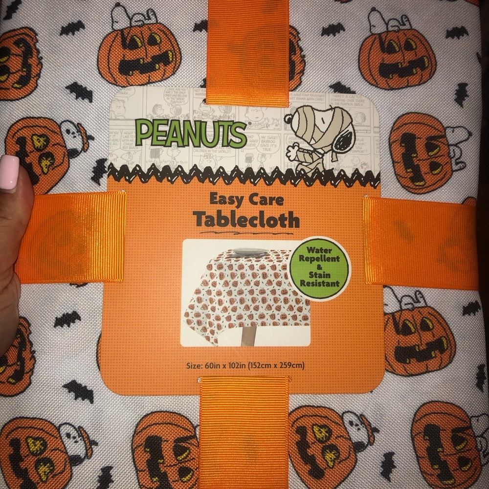 🎃 Peanuts / Snoopy Halloween Pumpkin Tablecloth